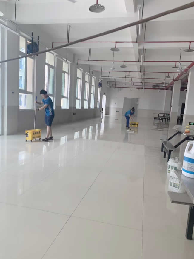 重庆市医药学校食堂楼整体防滑工程